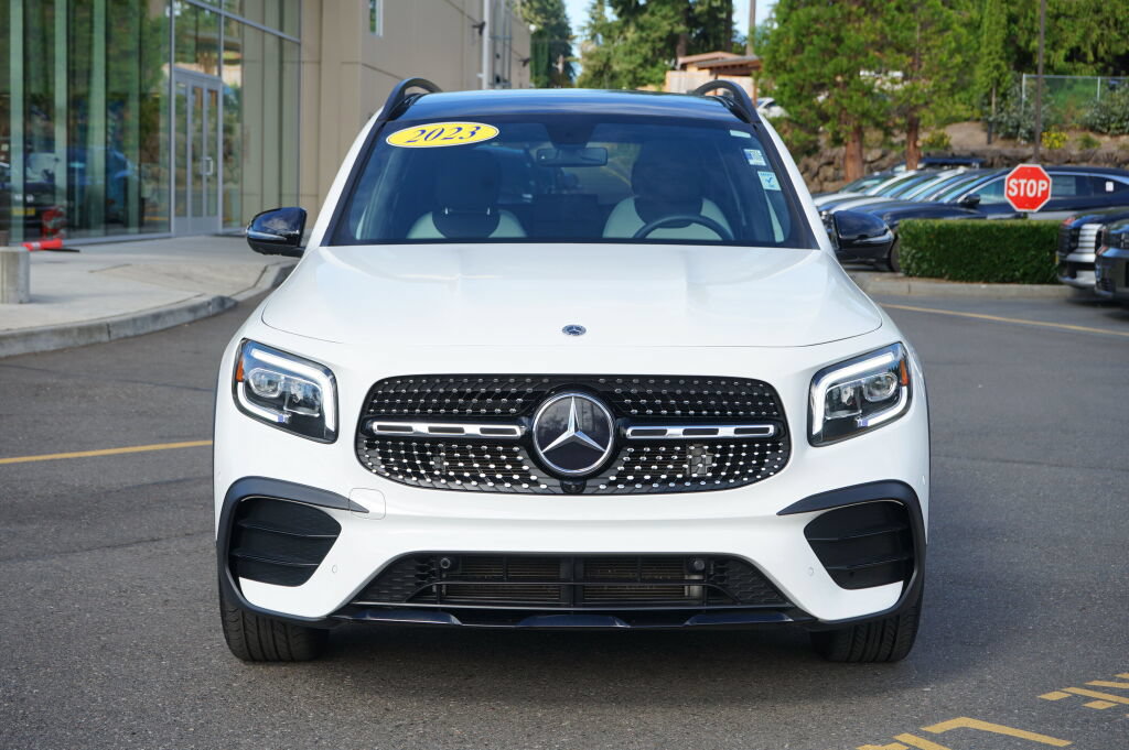 Used 2023 Mercedes-Benz GLB 250 4MATIC image 2