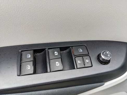 Used 2019 Toyota Highlander LE image 44