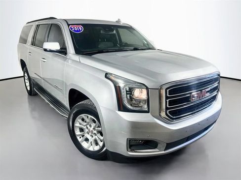 Used 2019 GMC Yukon XL SLT w/ Open Road Package RWD image 2