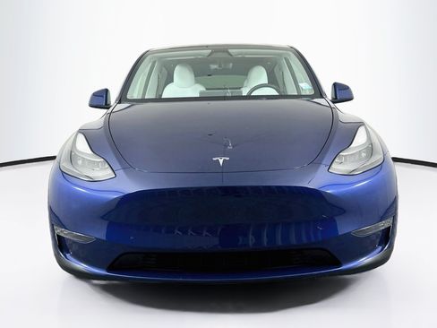 Used 2023 Tesla Model Y Long Range AWD/4WD image 2