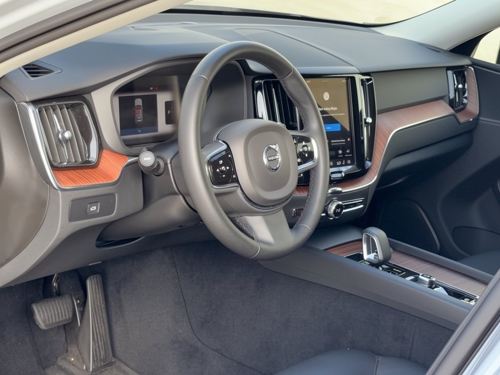 Certified 2024 Volvo XC60 B5 Plus AWD/4WD image 4