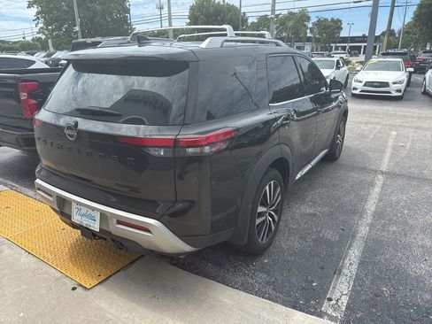 Used 2024 Nissan Pathfinder Platinum AWD/4WD image 7