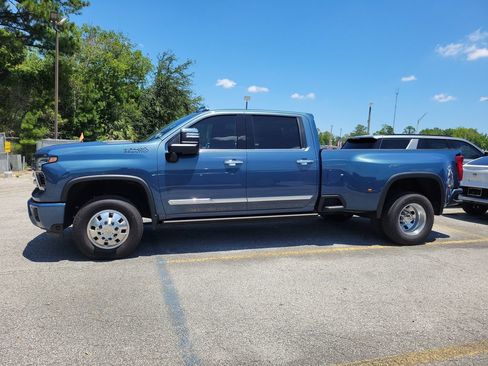 Used 2024 Chevrolet Silverado 3500 High Country w/ High Country Premium Package AWD/4WD image 4