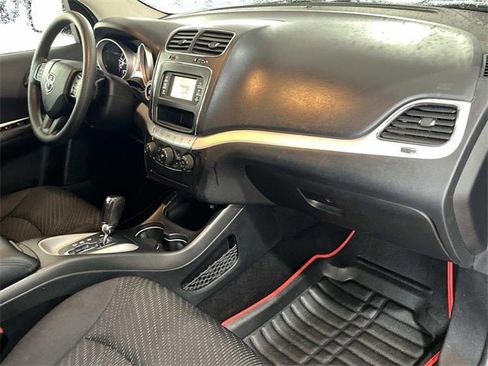 Used 2017 Dodge Journey SE image 21