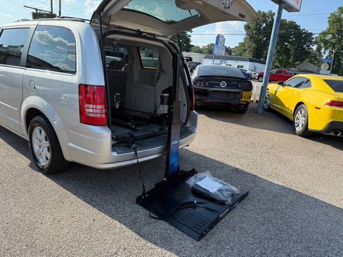 Used 2010 Chrysler Town & Country Touring image 2