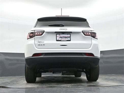 Used 2025 Jeep Compass Sport image 37