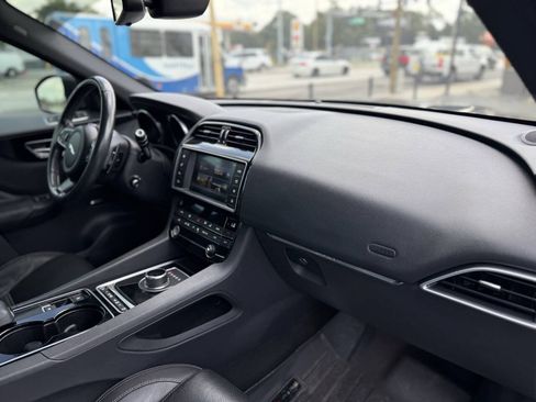 Used 2017 Jaguar F-PACE Prestige AWD/4WD image 27