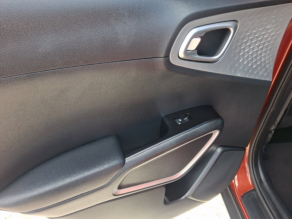 Used 2024 Kia Soul LX w/ LX Technology Package FWD image 20