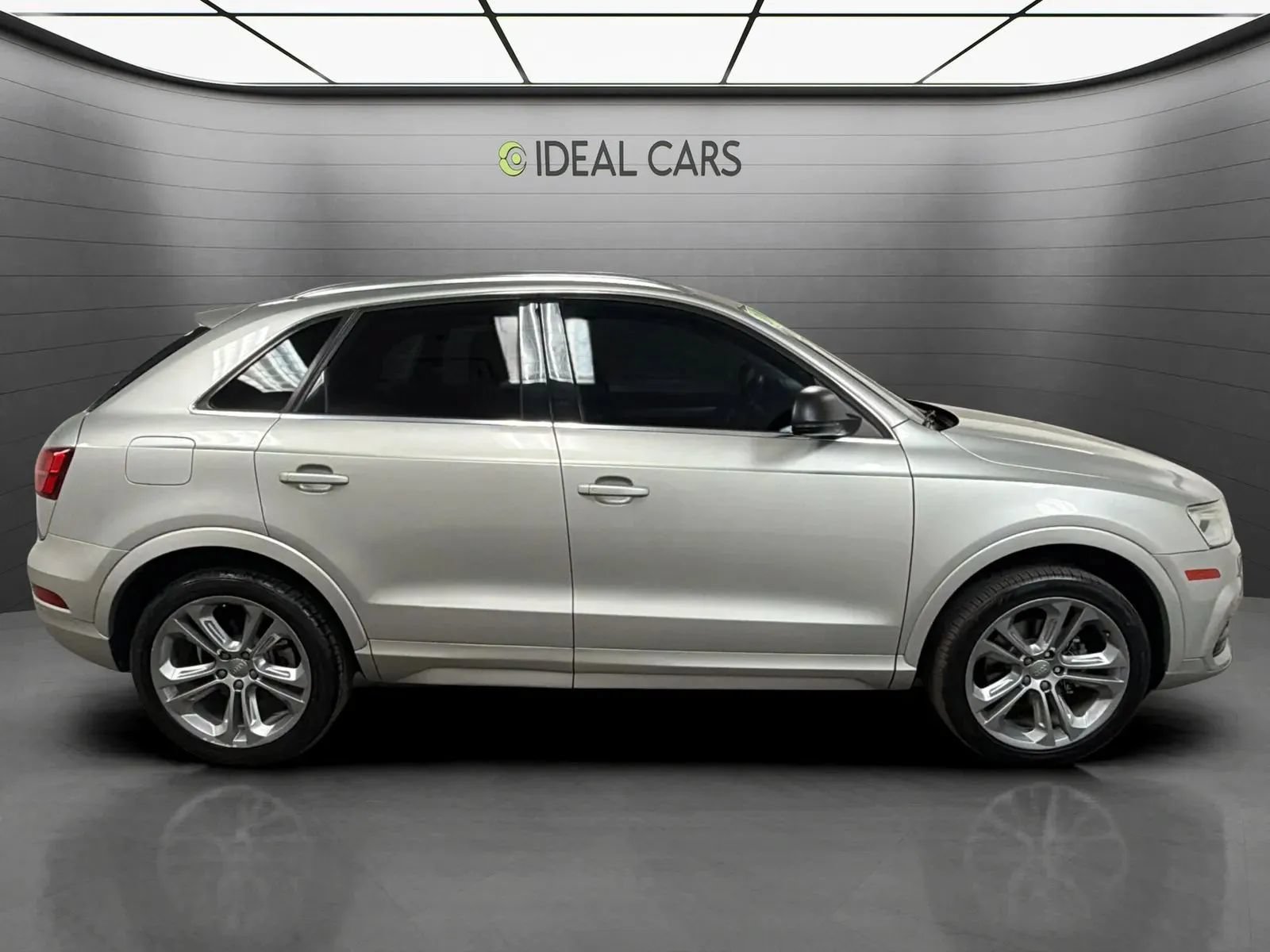 Used 2016 Audi Q3 2.0T Premium Plus w/ Technology Package FWD image 4