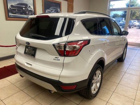 Used 2018 Ford Escape SE image 3