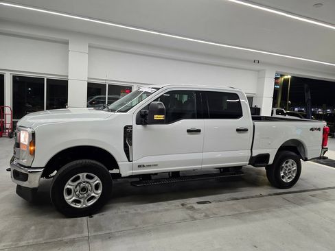 Used 2025 Ford F250 XLT AWD/4WD image 3