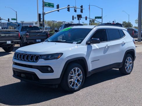 Used 2024 Jeep Compass Latitude image 29