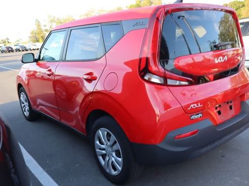 Used 2022 Kia Soul LX image 3
