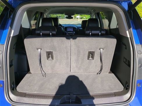 Used 2023 GMC Acadia SLT image 13