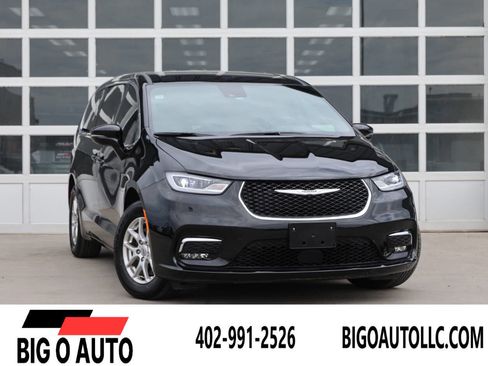 Used 2025 Chrysler Pacifica Select FWD image 1