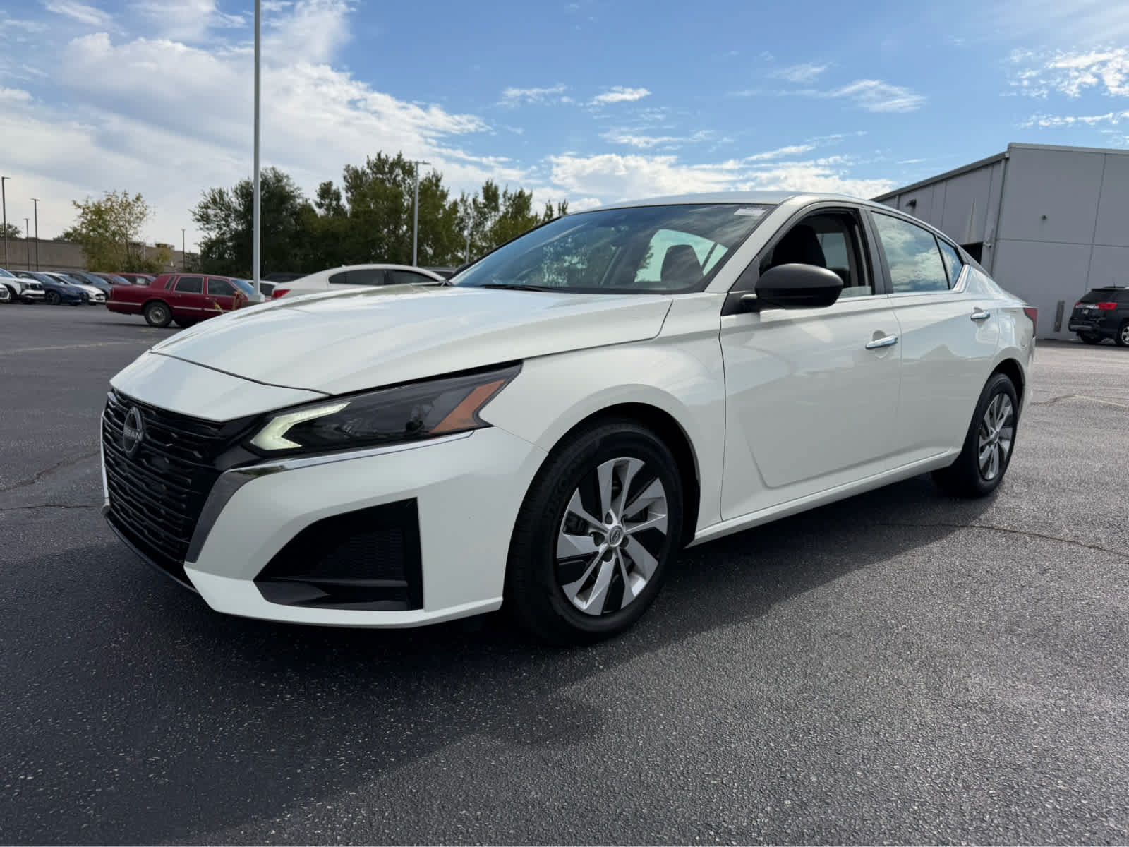 Used 2025 Nissan Altima 2.5 S FWD image 3