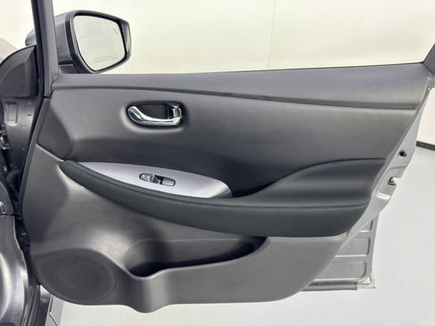 Used 2025 Nissan Leaf S image 36