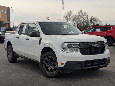 Used 2022 Ford Maverick XLT image 2