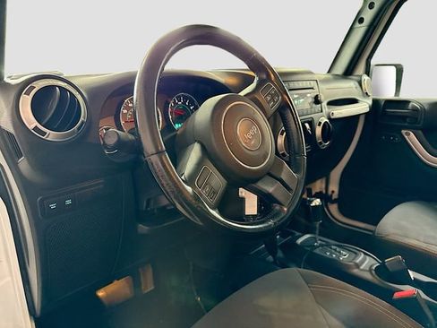 Used 2016 Jeep Wrangler Unlimited Rubicon image 10