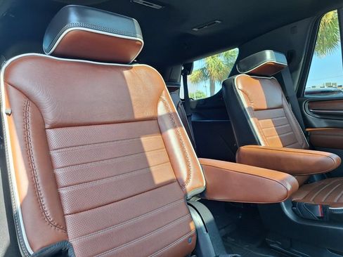 Used 2023 GMC Yukon Denali Ultimate AWD/4WD image 34