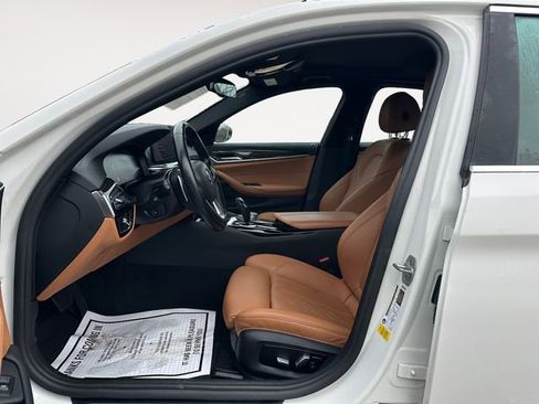 Used 2022 BMW 530i w/ Convenience Package image 9