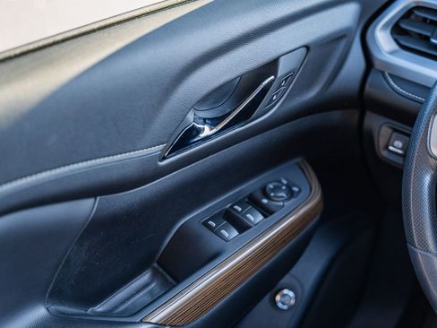 Used 2023 GMC Acadia SLE w/ Driver Convenience Package image 25