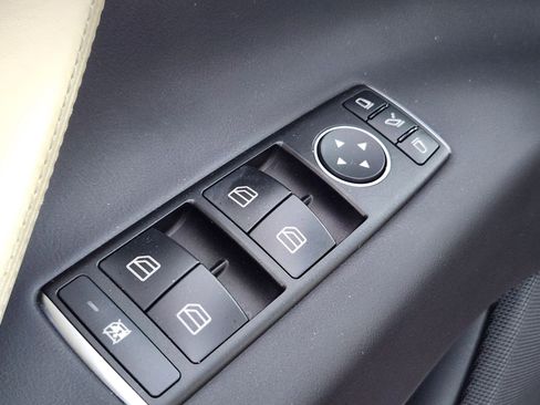 Used 2016 Tesla Model X image 18