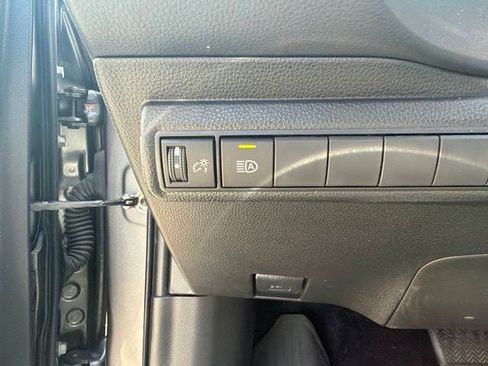 Used 2022 Toyota Corolla XSE FWD image 7