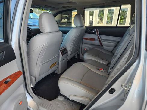 Used 2013 Toyota Highlander Limited AWD/4WD image 12