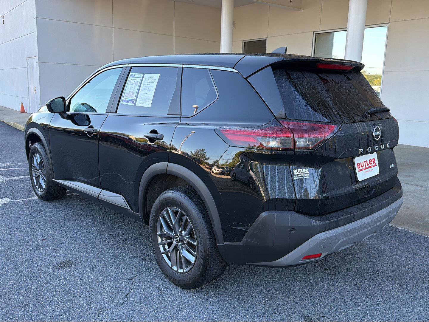 Used 2023 Nissan Rogue S AWD/4WD image 4
