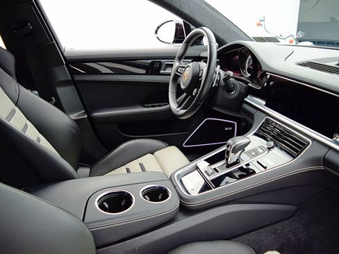 Used 2023 Porsche Panamera GTS image 29