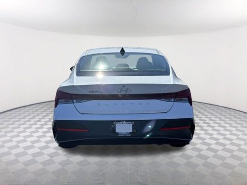 New 2025 Hyundai Elantra SEL image 6