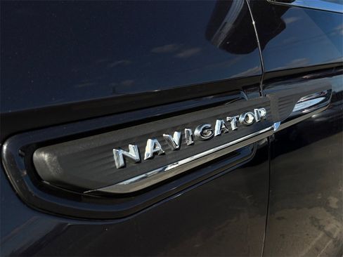 Used 2024 Lincoln Navigator Reserve image 4