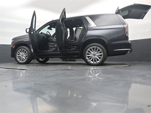 Used 2022 Cadillac Escalade Premium Luxury image 55