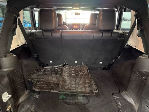 Used 2015 Jeep Wrangler Unlimited Sahara w/ Quic Order Package 23X image 16