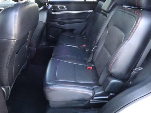 Used 2019 Ford Explorer Sport image 6