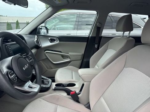 Certified 2025 Kia Soul LX w/ LX Technology Package FWD image 7