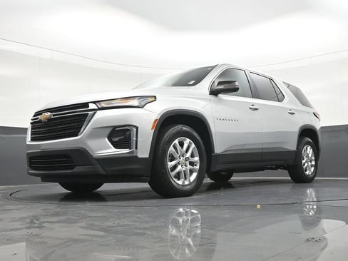 Used 2022 Chevrolet Traverse LS FWD image 30