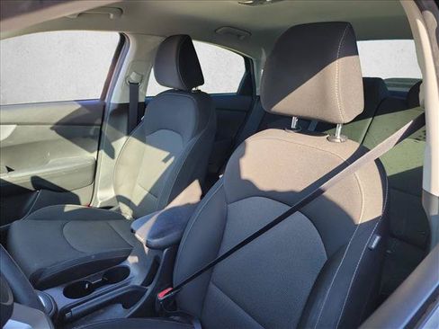 Used 2022 Kia Forte LXS FWD image 11
