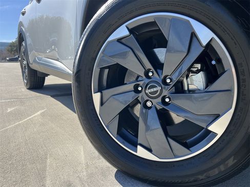 Certified 2024 Nissan Rogue SV w/ SV Premium Package image 8