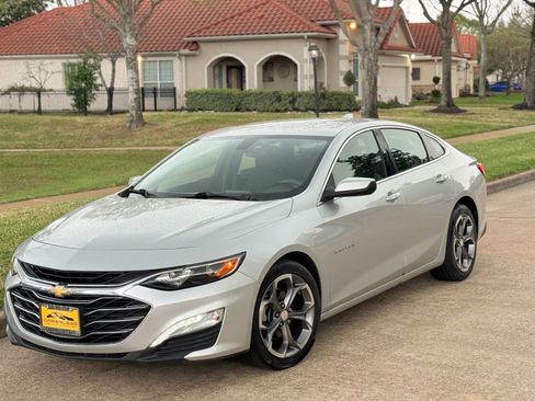Used 2020 Chevrolet Malibu LT FWD image 2