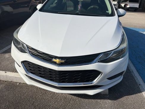 Used 2018 Chevrolet Cruze LT w/ Convenience Package image 2