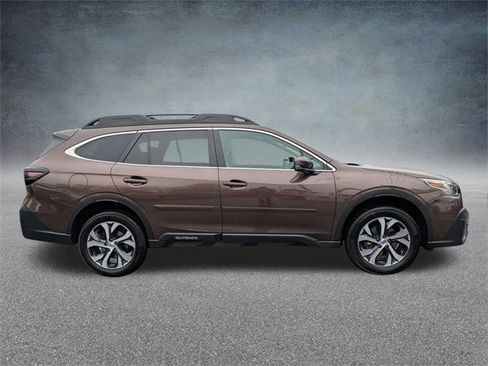 Used 2022 Subaru Outback Limited XT image 3
