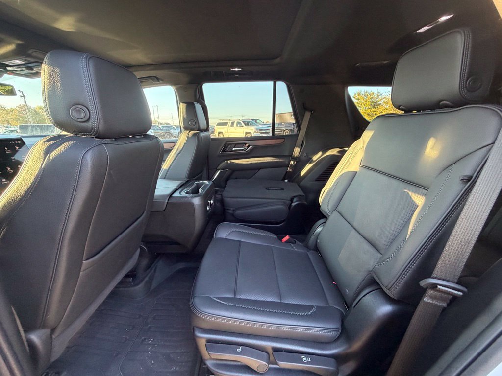 Used 2026 GMC Yukon Denali w/ Sun & Power Step Package AWD/4WD image 4