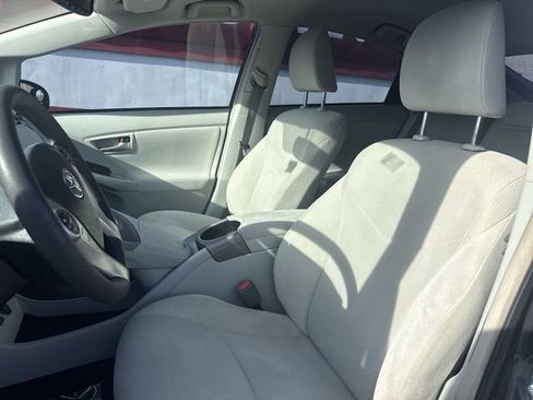 Used 2015 Toyota Prius Three image 11