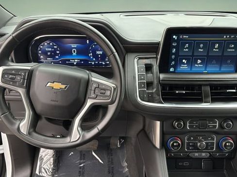 Used 2024 Chevrolet Suburban LT image 9
