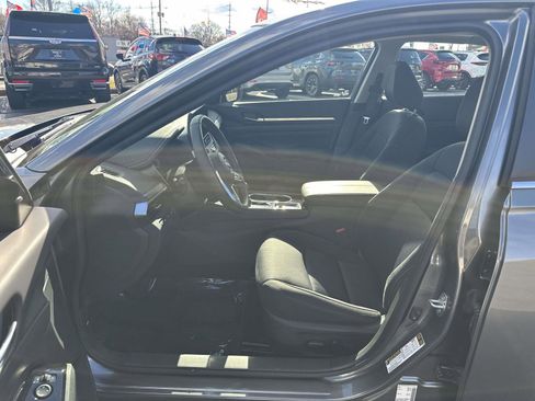 Used 2023 Nissan Altima 2.5 SV w/ SV Premium Package image 16