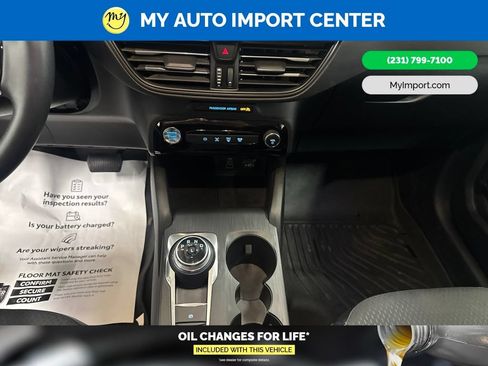Used 2025 Ford Escape SE FWD image 21