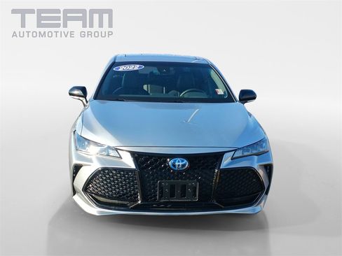 Used 2022 Toyota Avalon XSE image 2