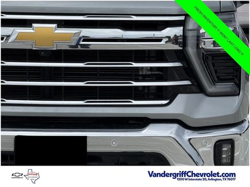 Used 2025 Chevrolet Silverado 2500 LTZ w/ LTZ Convenience Package AWD/4WD image 8